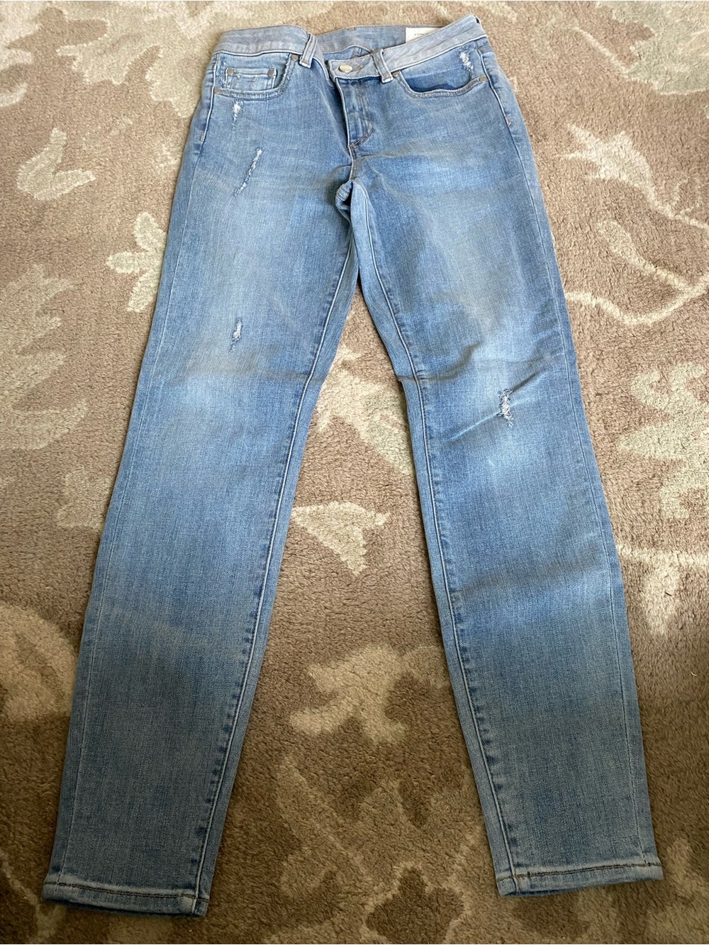 Vince Camuto Skinny Jeans Size 28/6 Midrise Light Wash Lightly Distressed